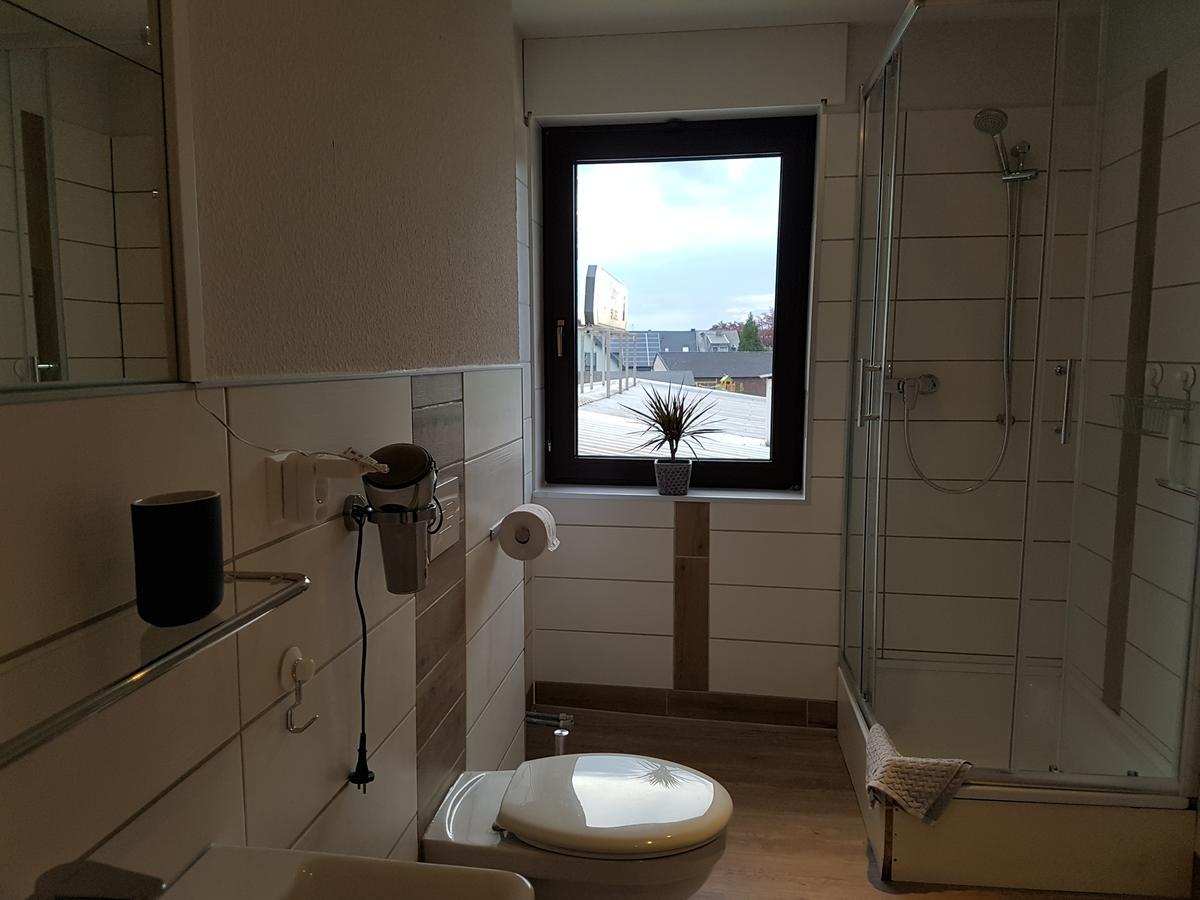 Landgasthof Schaenzer Voerde Buitenkant foto